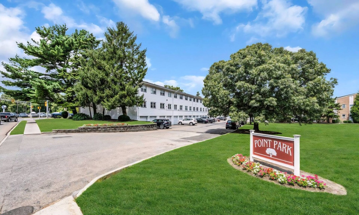 Point Pleasant Condo | Stylish Coastal Condo Retreat. Bike to Beach & Dining. Complimentary Parking