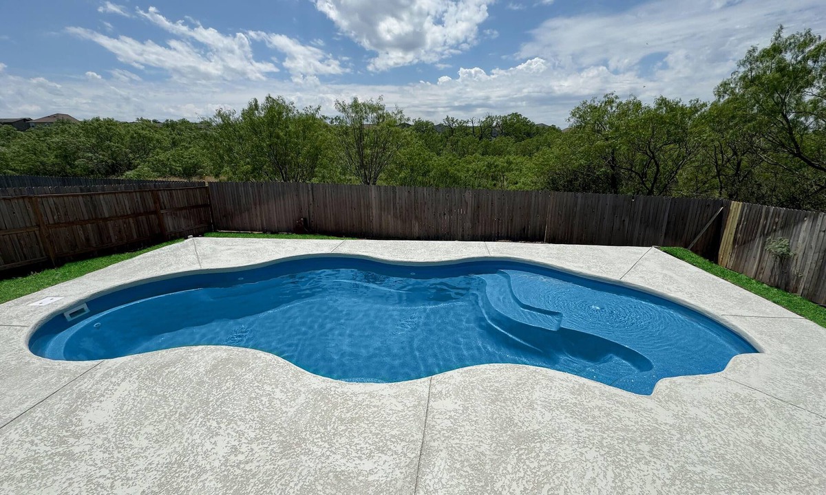 Southside House | Stylish Family Home Near Lackland POOL!