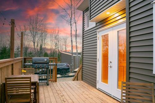 Chester Ski Chalet | Sunflower Suite - The Dordean Suites of Chester