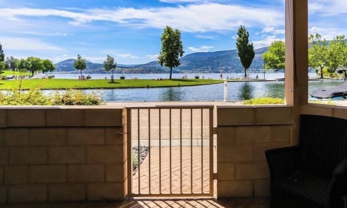 Central Okanagan House | Sunset Waterfront Resort, Executive Townhouse 1. Luxury Lakeside, Lakeview 3 & 2