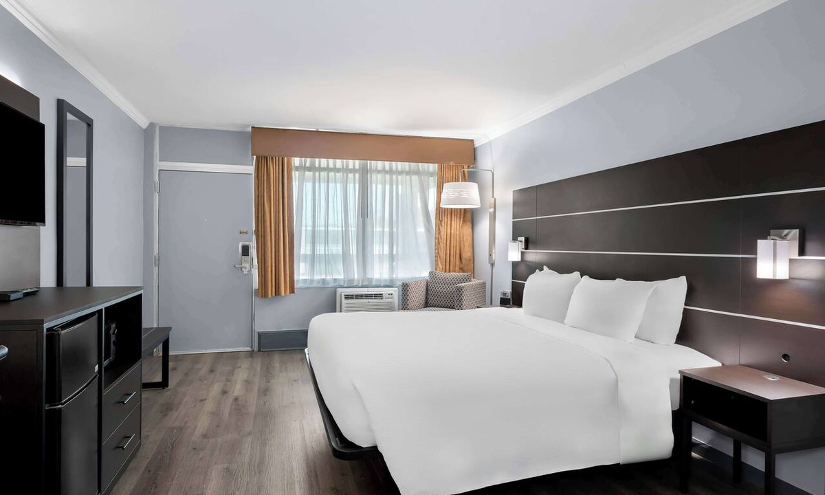 Wilmington Hotel | SureStay Plus Hotel by Best Western Brandywine Valley