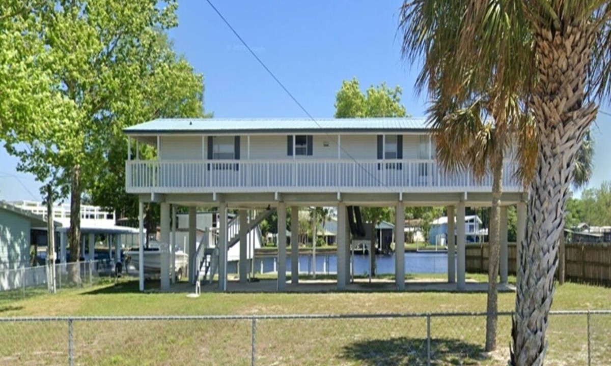 Suwannee House | Suwannee River Retreat with Private Dock and Direct Gulf Fishing Access