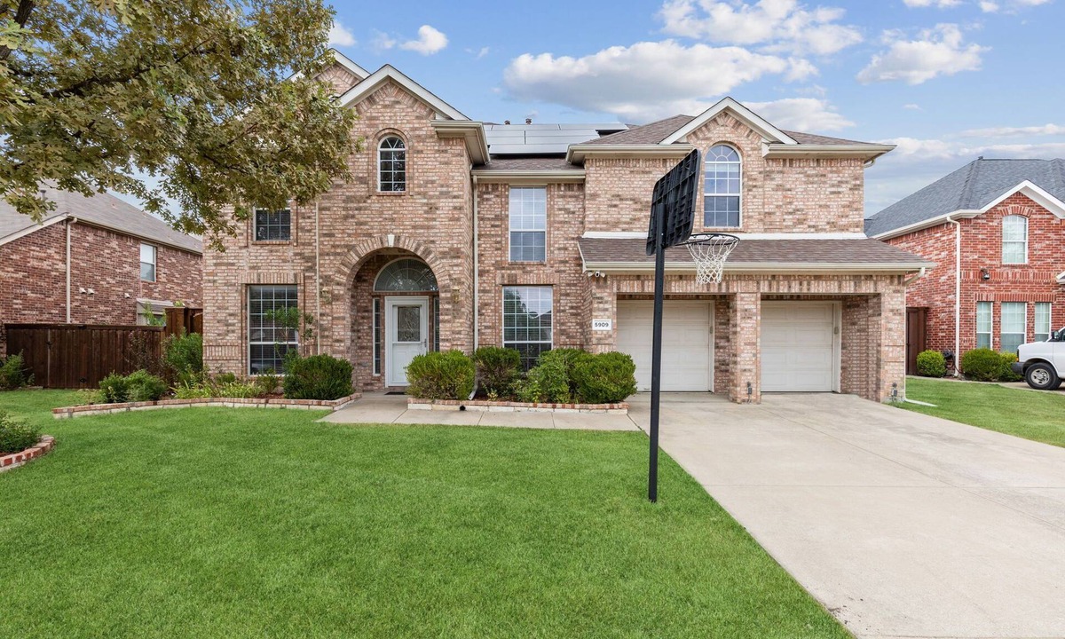 Plano House | TCH - Spacious 5bd/3.5ba in Plano with Office - W