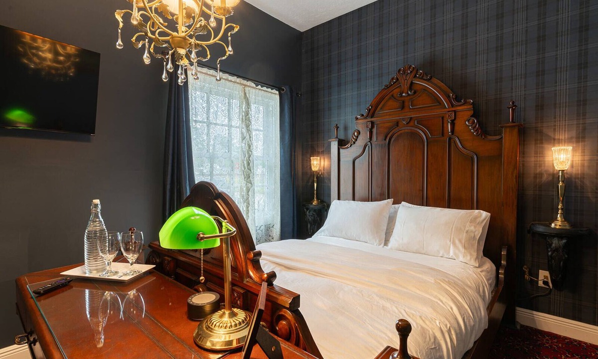 Spring House | The August Inn