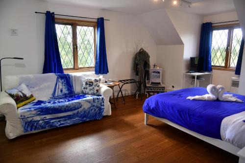 70 Mile House Bed & Breakfast | The Blue Cottage B&B