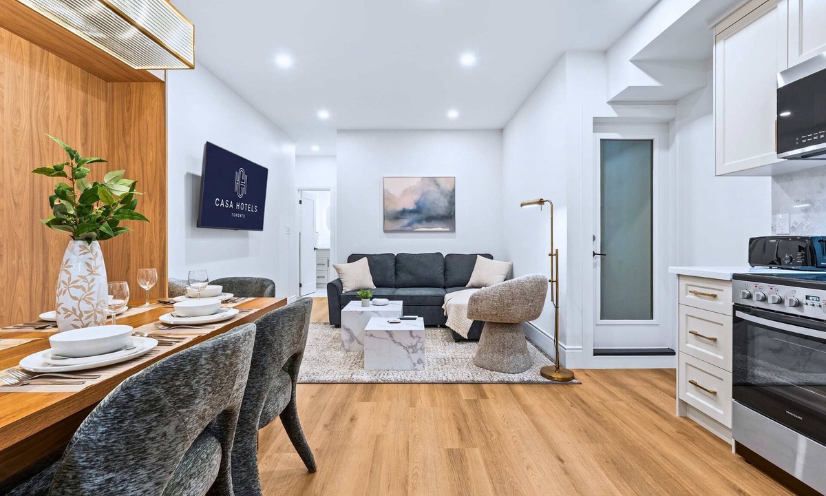 Riverdale Apartment | The Gerrard | Group Basement CN Tower Transit Base