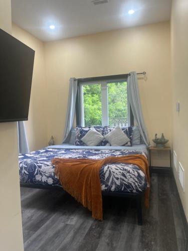Brampton Villa | The Grassy Oasis