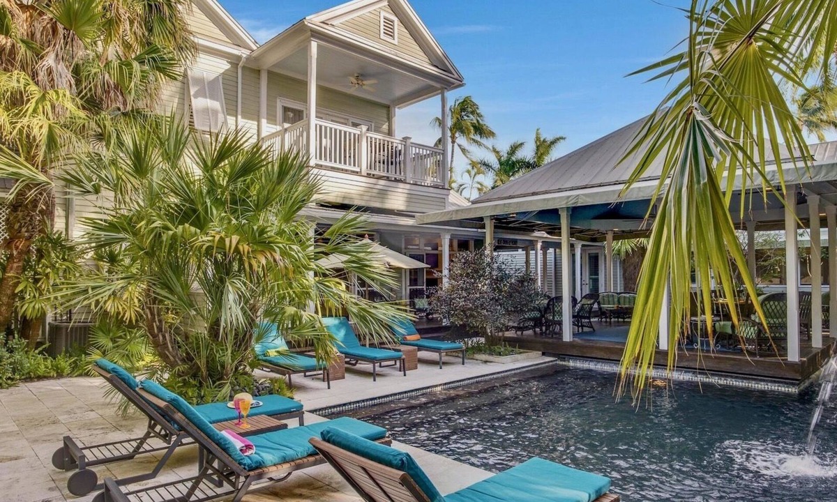 Bahama Village House | *THE ROYAL COMPOUND @ THE ANNEX* Pool + Last Key White Glove Service.