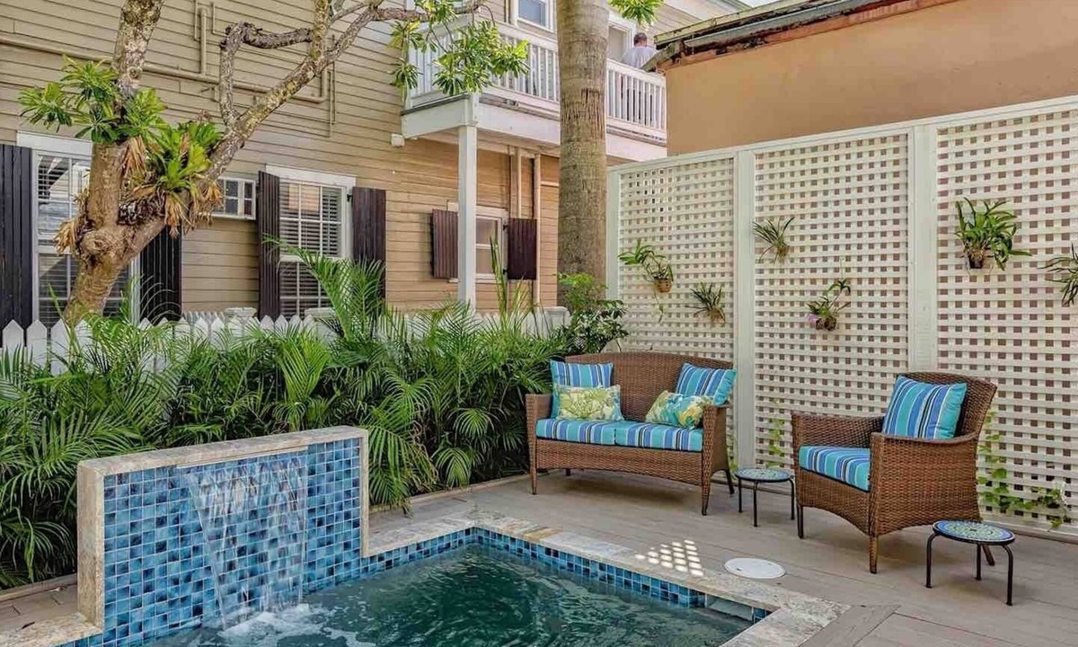 Historic Seaport House | *THE TOASTED COCONUT @ OLD TOWN* Pool + Last Key White Glove Service.
