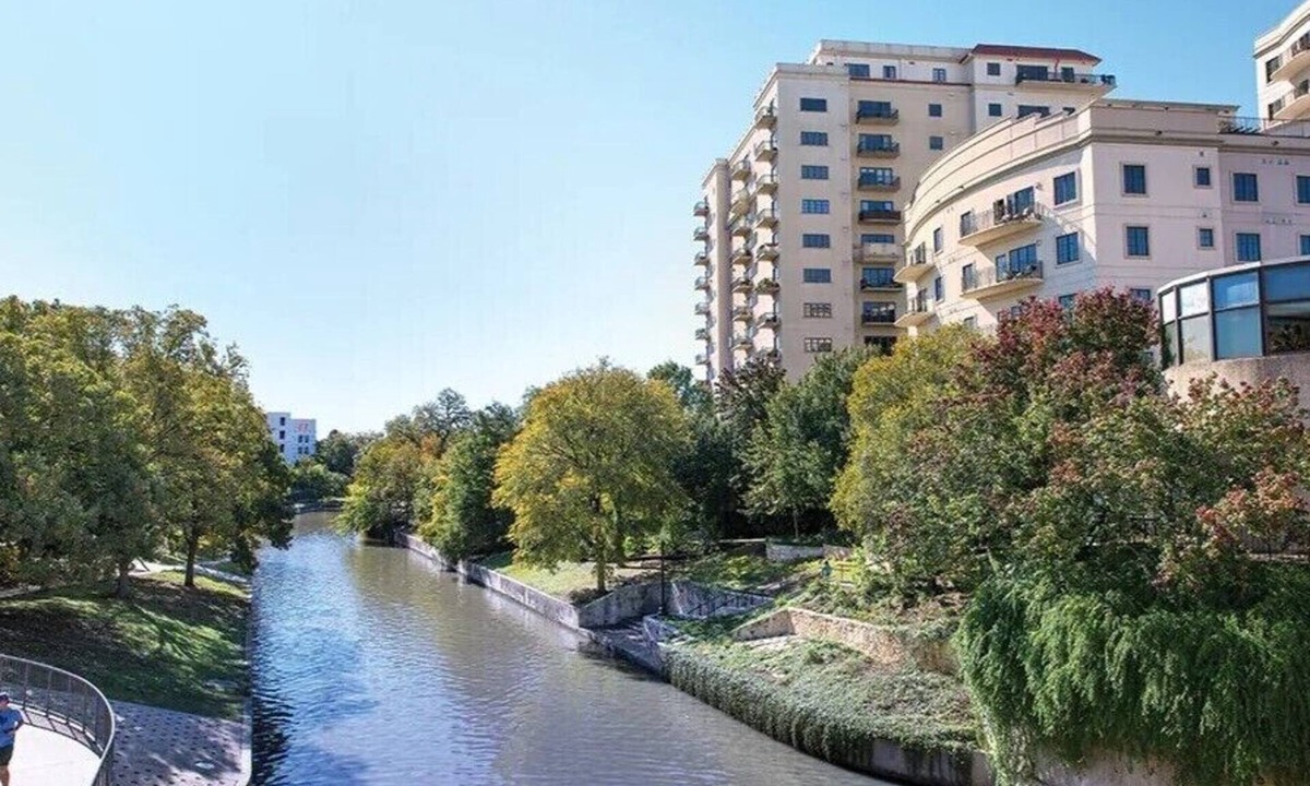 Arsenal Resort | The Wonderful La Cascada Resort in Beautiful San Antonio during Fiesta Week!