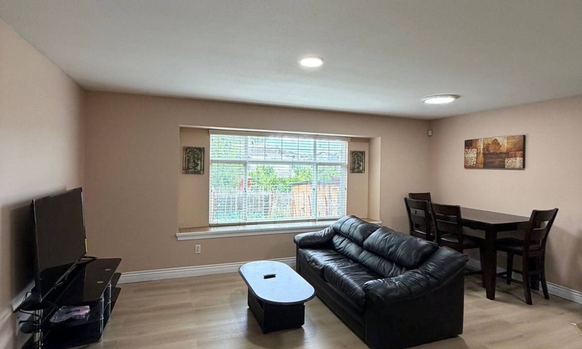Queensborough Apartment | This is 2 bedroom suite , 22 mini driving from YVR, close to starlight casino