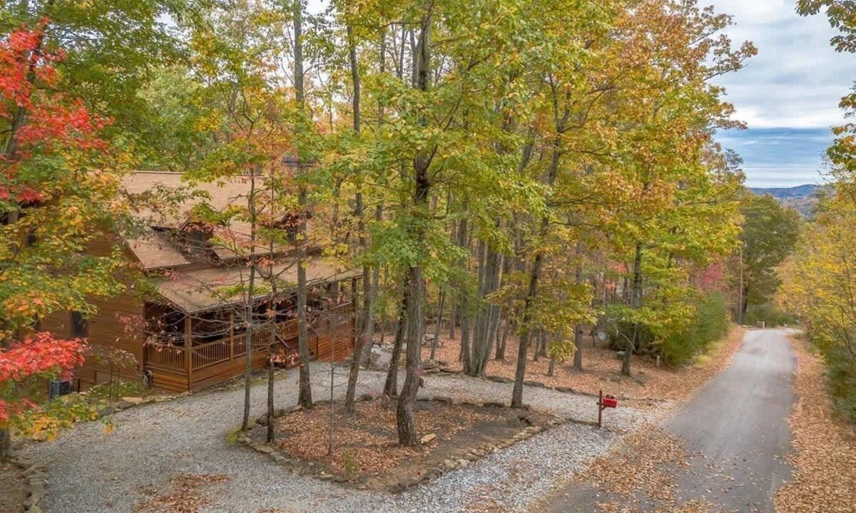 Sautee Nacoochee House | THREE BEARS CABIN, PRIVATE MOUNTAIN GETAWAY