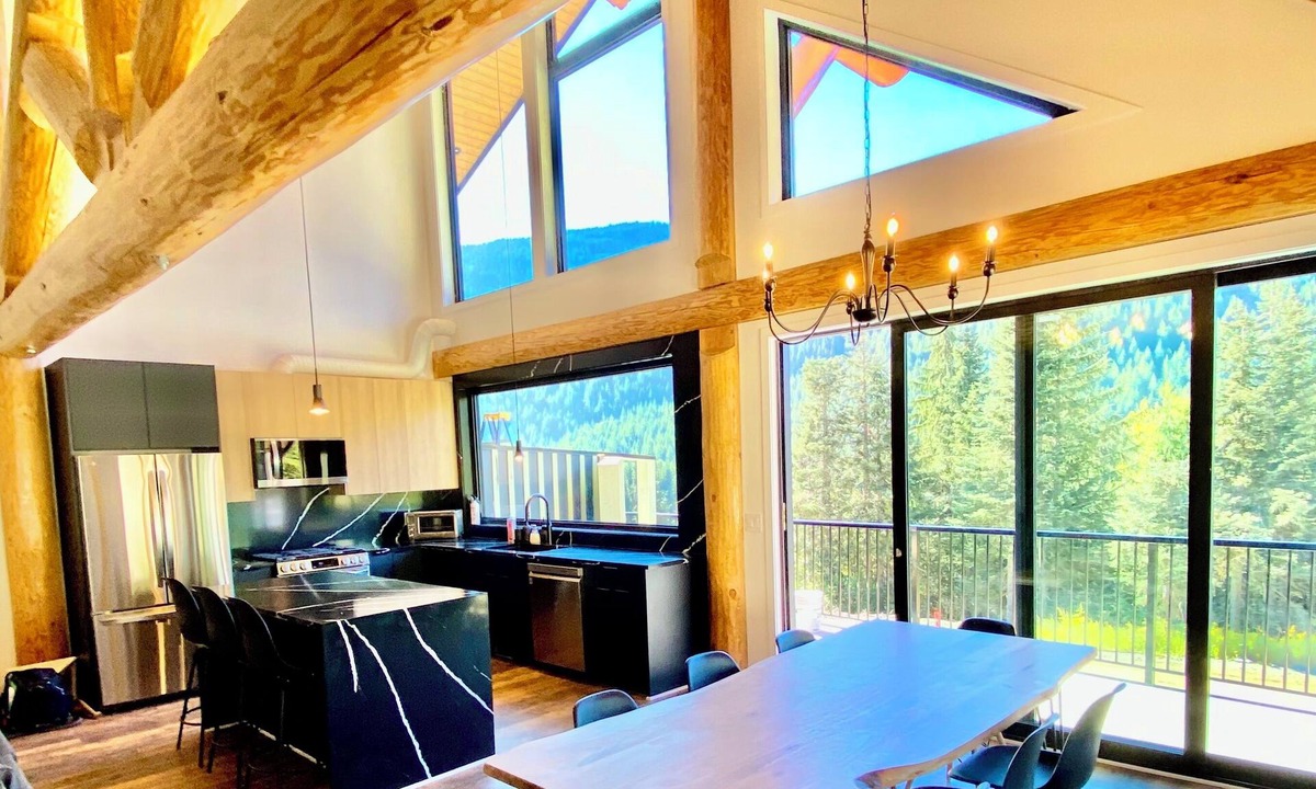 Hemlock Valley Cabin | Timberwolf A Cabin at Sasquatch Mountain *HOT TUB* GAMES ROOM*