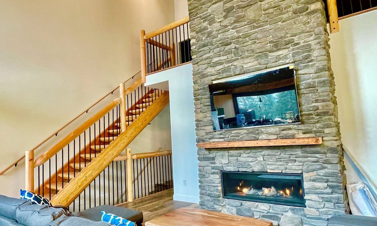 Hemlock Valley Cabin | Timberwolf B Cabin at Sasquatch Mountain *HOT TUB* GAMES ROOM*
