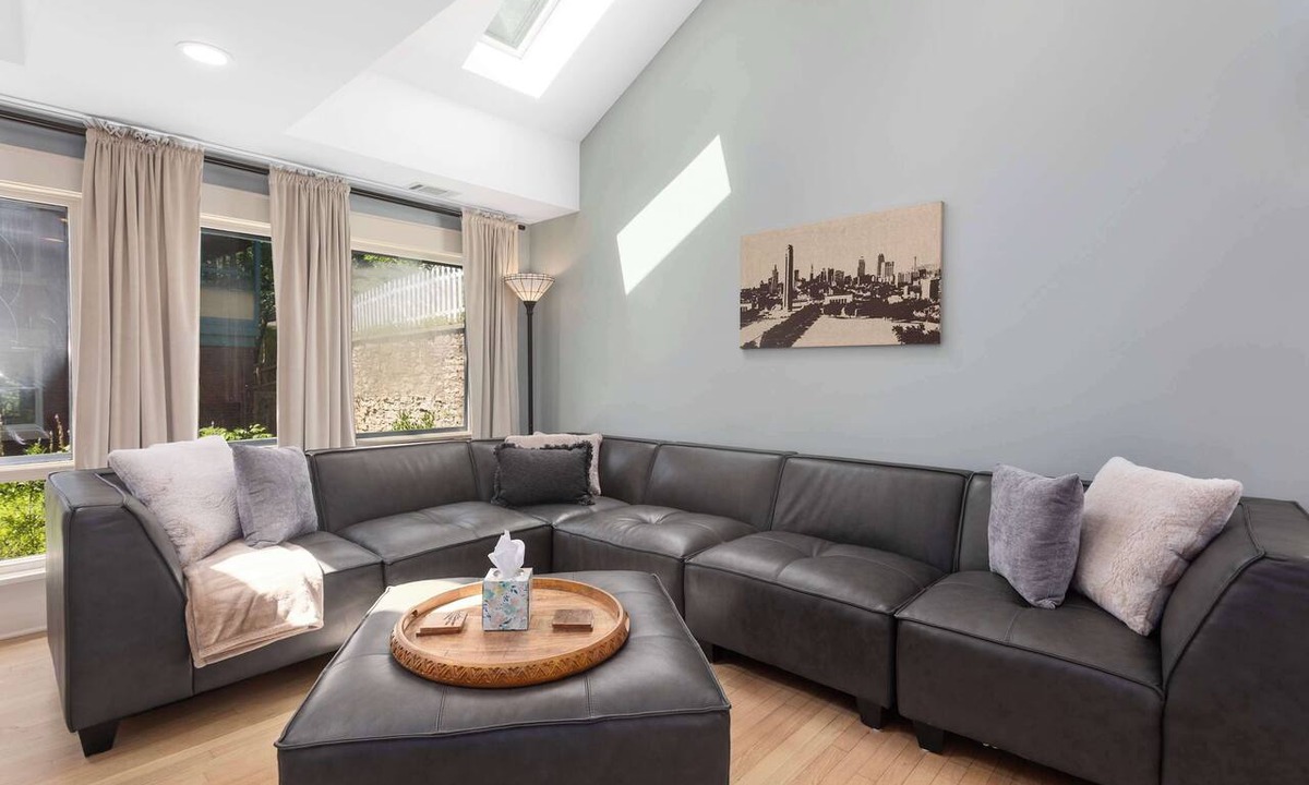 Parkville House | Timeless 2 Bedroom Ranch with 4 King Beds