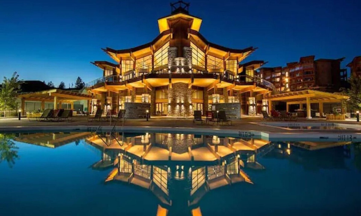 Central Okanagan Apartment | Top Floor apartment w/Views + Hot Tub, Sauna & Pool