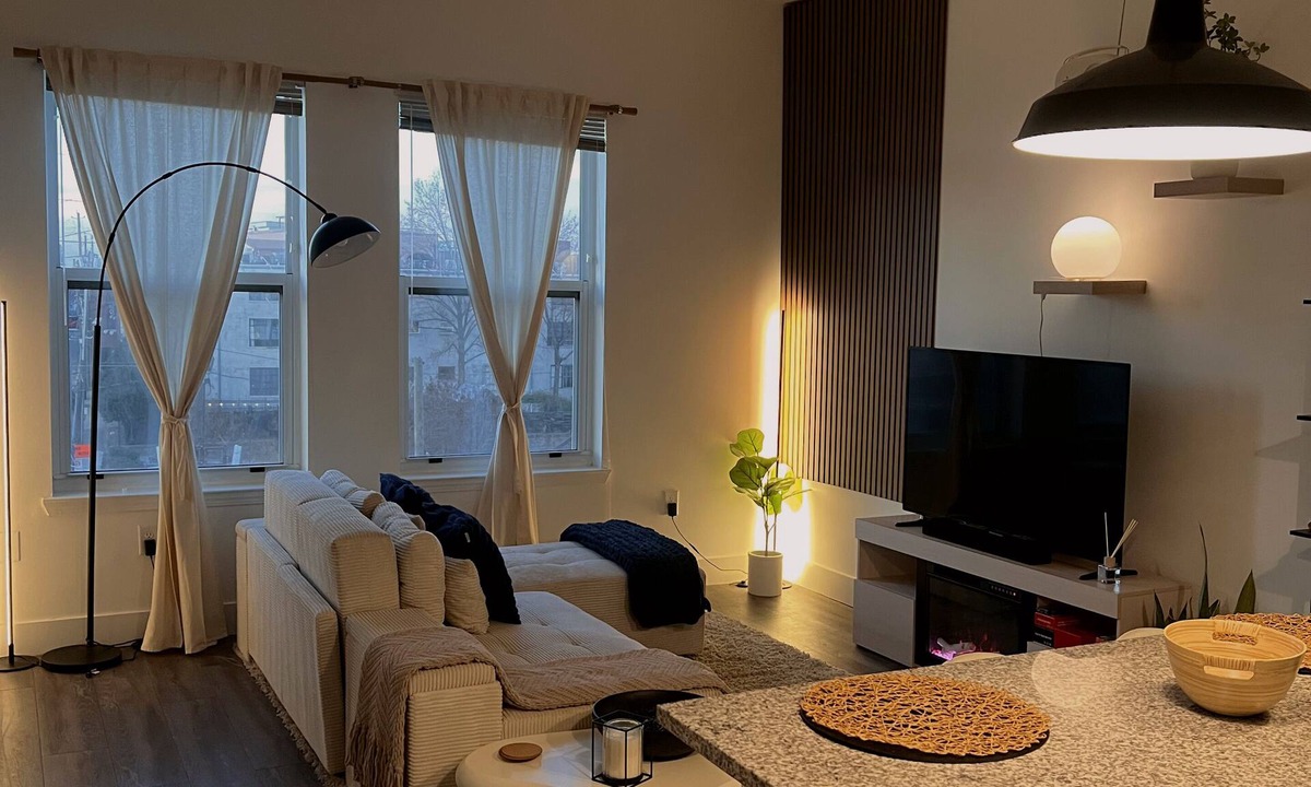 Castleberry Hill Apartment | Top Floor Downtown 1BR, Stadium View, 5 Min Walk to Stadium