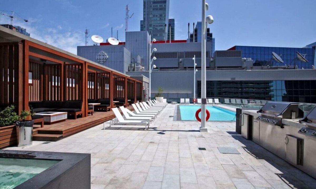 CityPlace Hotel | Tower View Suites - Free Parking - Rooftop Pool - Hot Tub - Gym