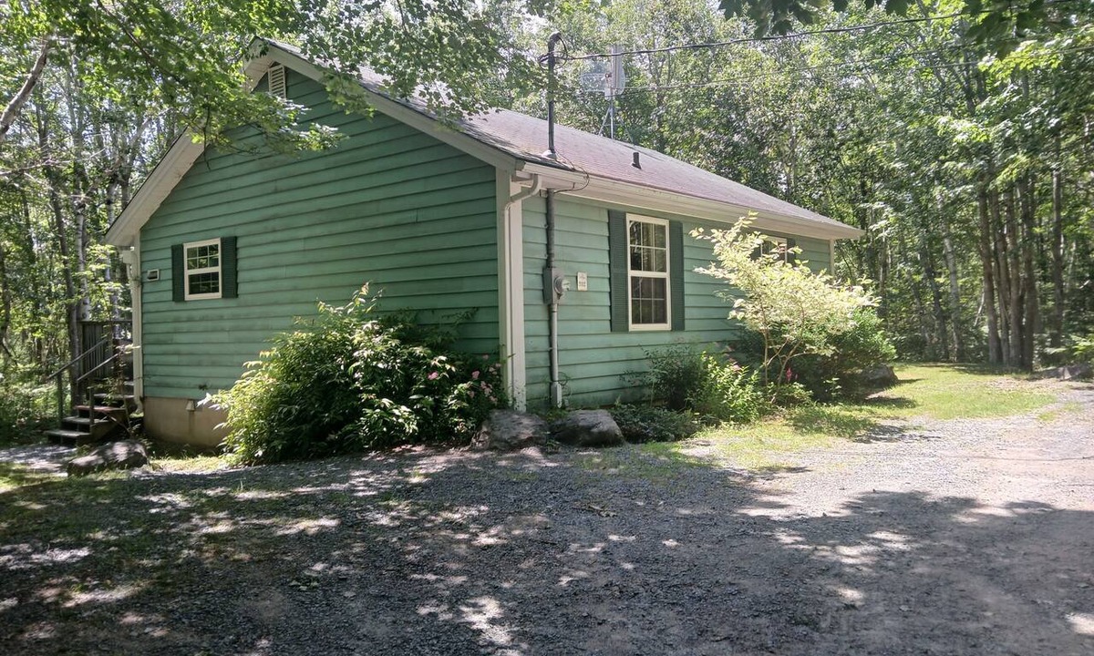 White Point House | Two-Bedroom One-Bathroom Vacation Home - Pet Friendly!