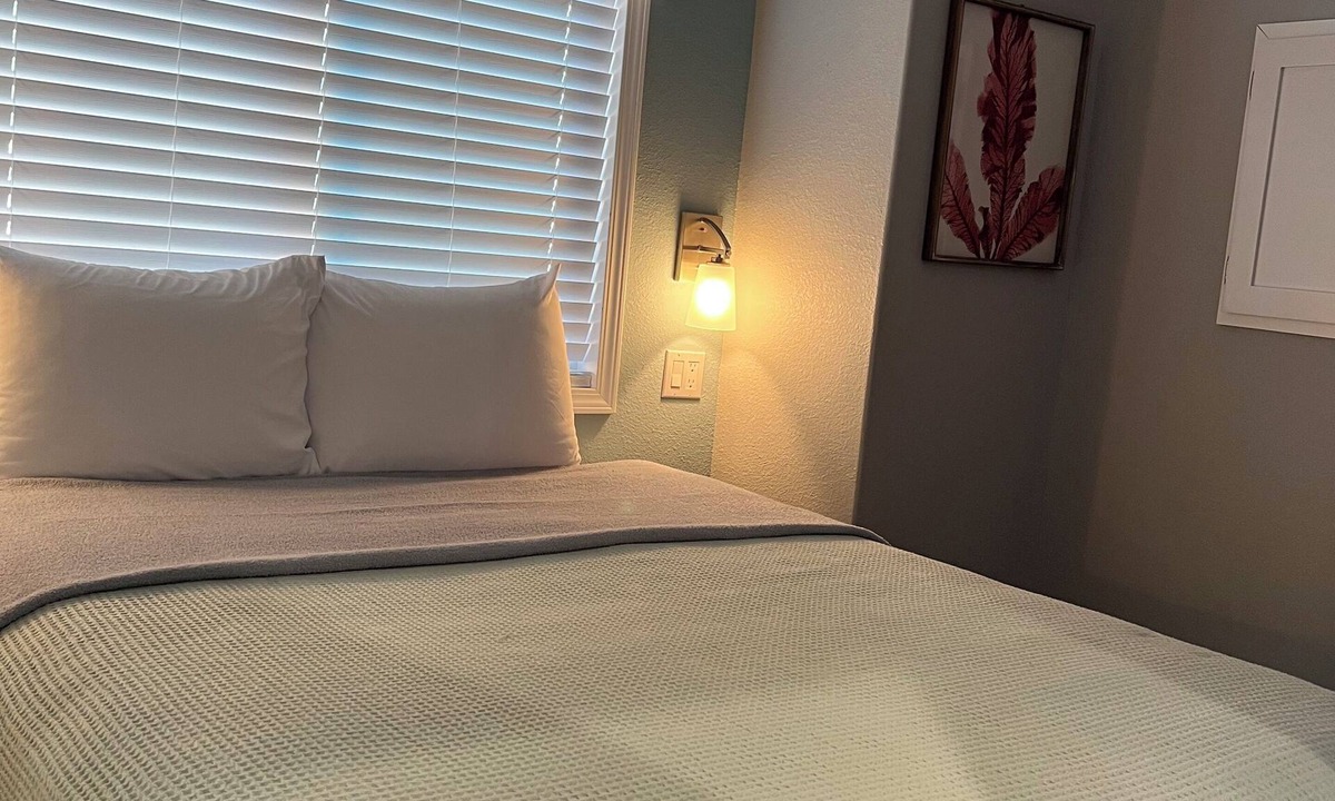Kissimmee Cottage | Unique Cottage/Tiny House Near Disney. Close to Parks,Shopping & Fun