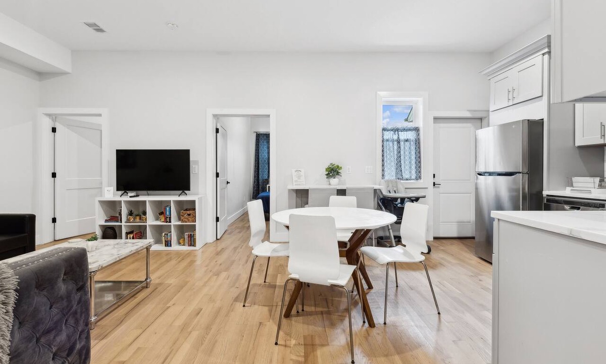 North Ironbound Apartment | Unique modern 3-bedroom apt 8 mins to Newark Airport! 20 minutes to Manhattan