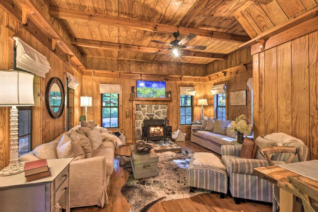 Clayton House | Unique Nature Lovers Haven with Fire Pit and BBQ!