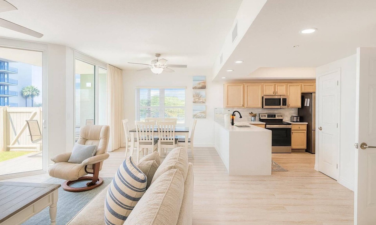 Fort Walton Beach Condo | Updated Coastal Condo Steps to Beach Pool King + Bunks Ground Floor