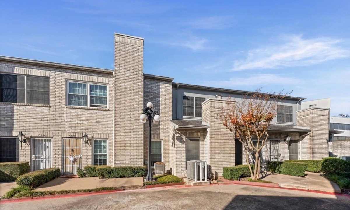 Sharpstown House | Upscale Galleria Townhome Near Houston Attractions