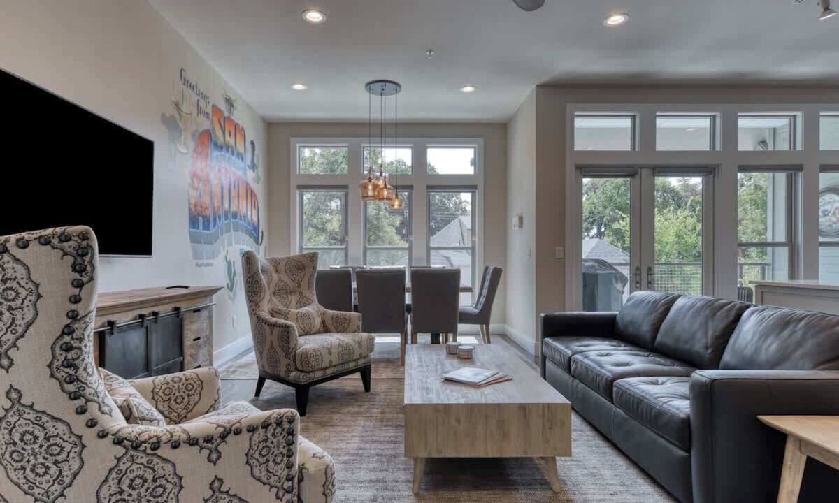 Southtown House | Upscale Townhome - King William/Southtown