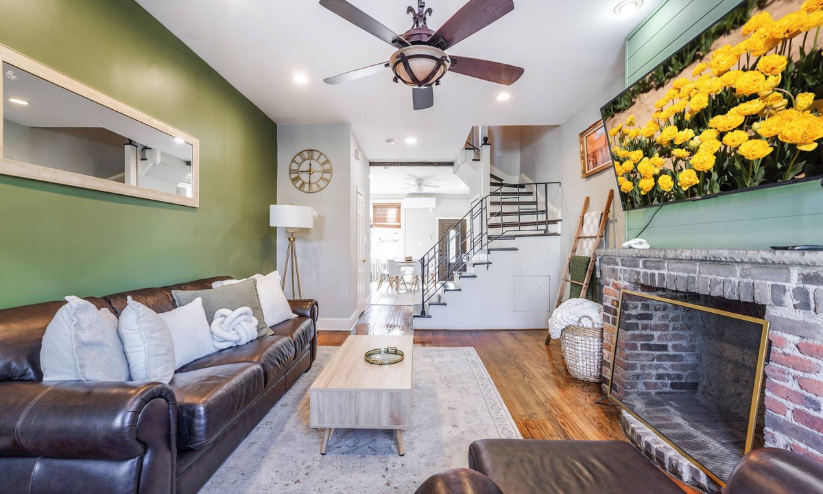 West Side Apartment | UrbanStay Duplex · Sleeps 8 · Free Parking · 5 Min to NYC PATH