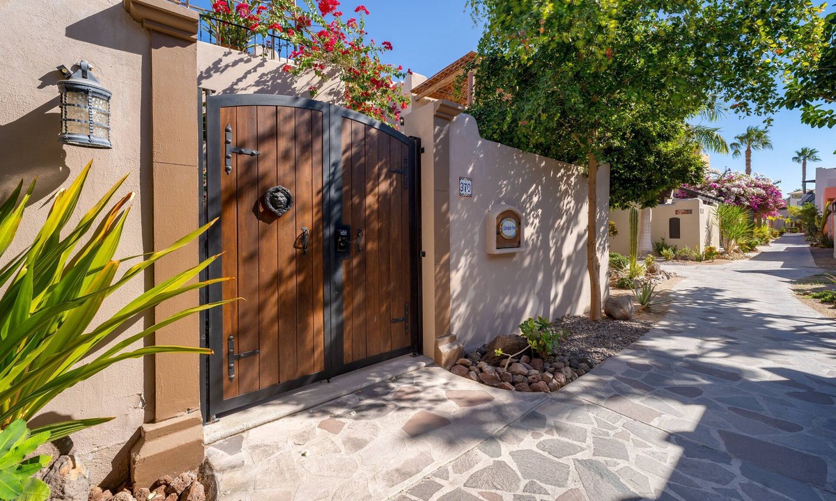 Nopolo House | Vacation Rental Experience an unforgettable Mexican getaway at Casa Dos Perros
