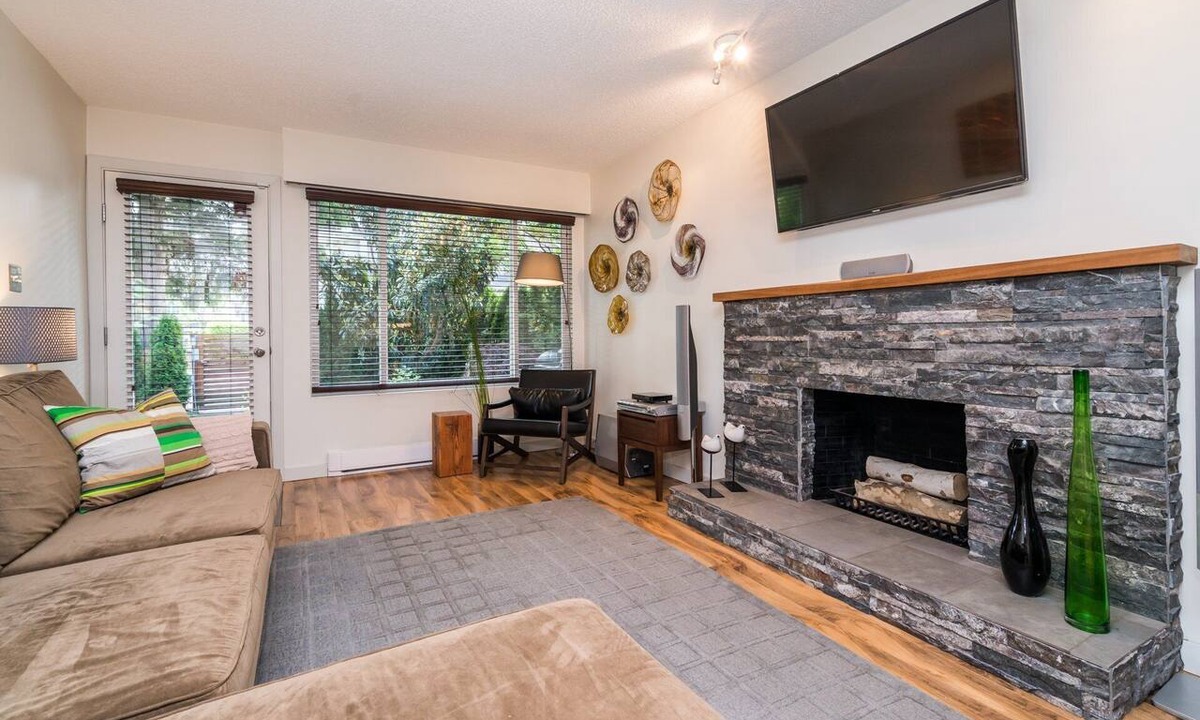 Mount Pleasant House | Vancouver home, 10 minute drive to downtown. Close to Skytrain, parking included