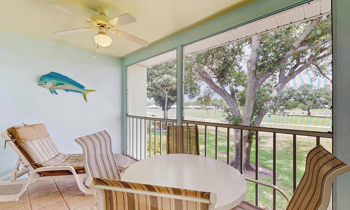 Plantation Condo | Venice Condo: Pool, Balcony & Beaches Nearby!