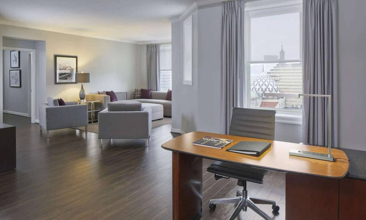 Midtown Hotel | Walk to Fox Theatre | Full Kitchen + Laundry