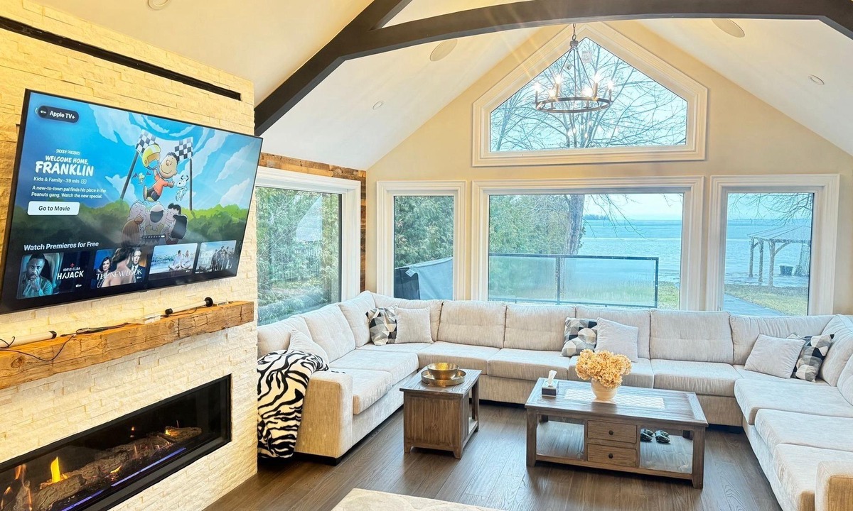 Duclos Point Cottage | Water Front cottage in Georgina