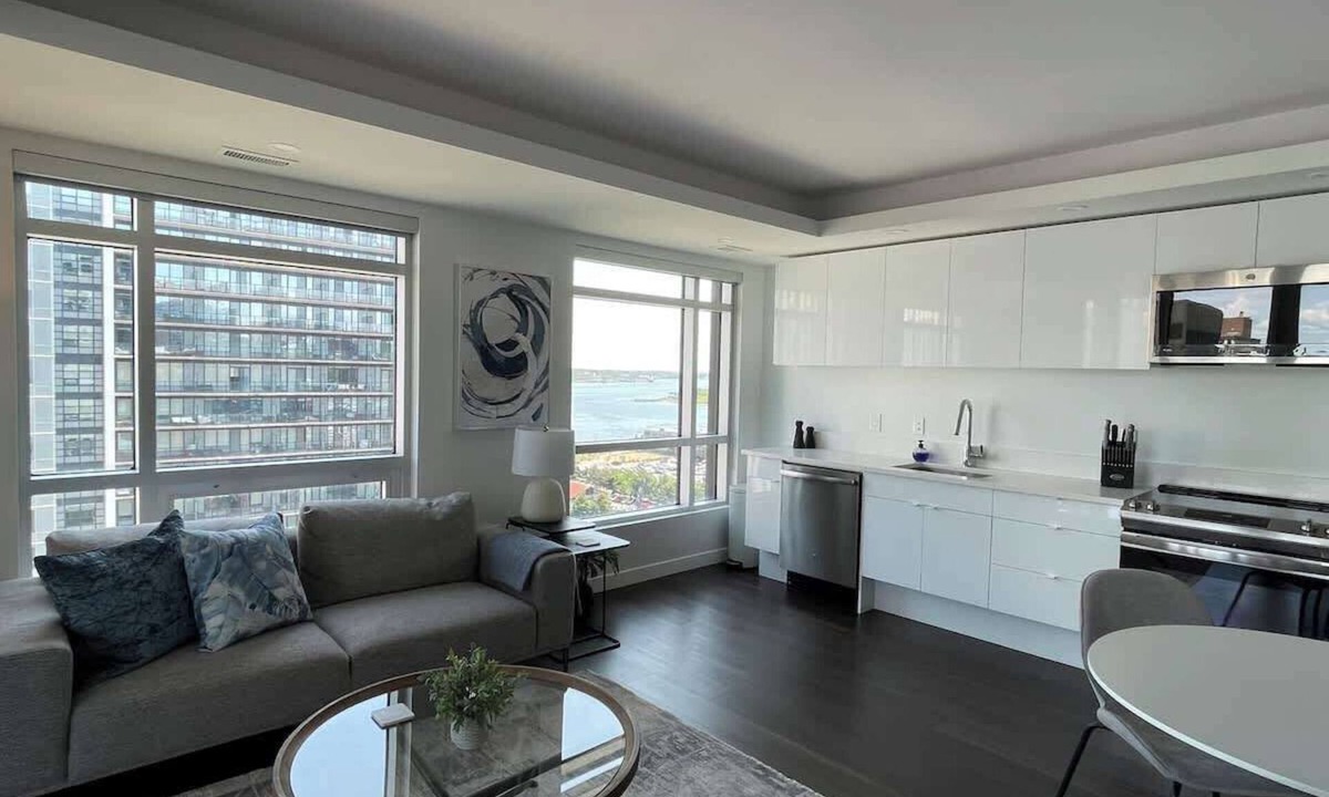 Downtown Halifax Apartment | Waterfront 1 BR corner unit with 6 appliances