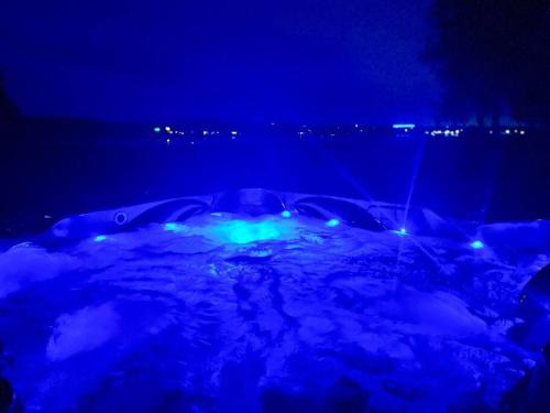 Pointe-du-Chene Ski Chalet | Waterfront Cottage 'The Dream' with Hot Tub, near Parlee Beach
