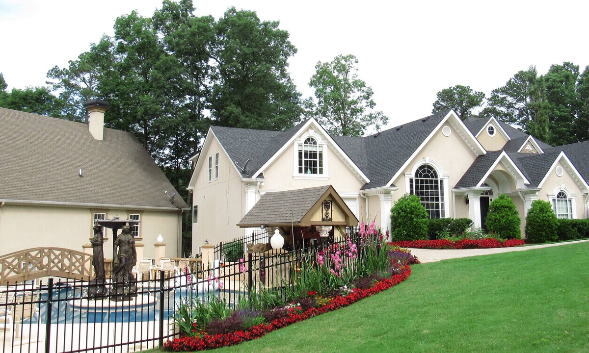 Buford House | Waterfront Luxury: Refresh Your Spirit w/Your Own Oasis In the Midst of It All