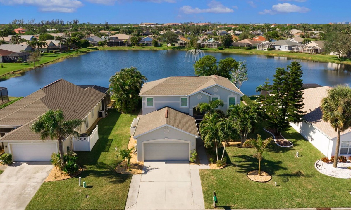 Iona House | Waterview! 5 Bedrooms! 10 minutes to Fort Myers Beach!
