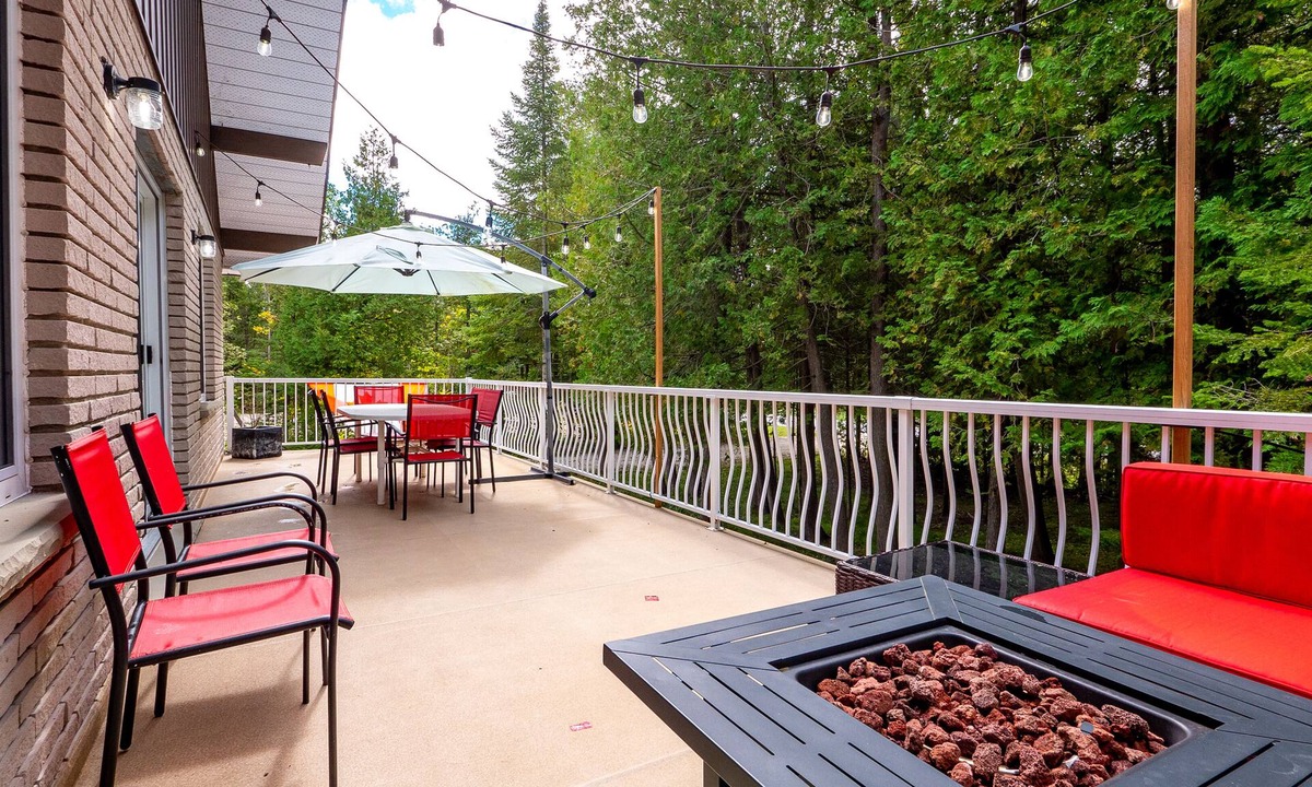 South Bruce Peninsula Cottage | Wind Swept Pines Newly renovated, close to water 3 bedroom cottage