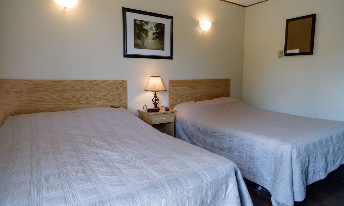 Alliston Hotel | Winds Motel