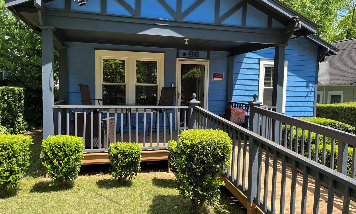 East Side House | “World Cup Stay - 10 Min to Stadium - 20 Min to Airport - Sleeps 6-10”