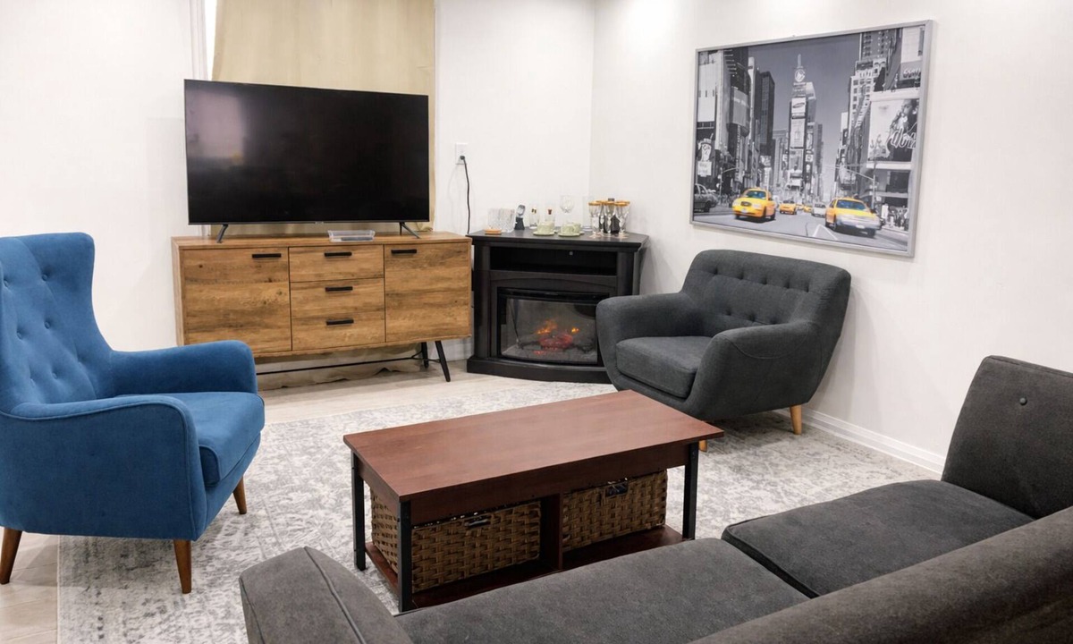 North York House | Yonge Sheppard House