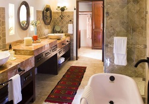 4BR 5 1/2BA Private Villa, 4500sq ft at the Residences - Hacienda Encantada