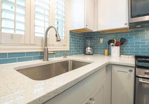Anna Maria Beach Place #5. Directly Across Street From The Beach With Pool. in Holmes Beach