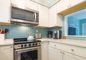 Anna Maria Beach Place #5. Directly Across Street From The Beach With Pool. in Holmes Beach