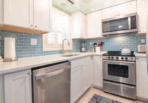 Anna Maria Beach Place #5. Directly Across Street From The Beach With Pool. in Holmes Beach