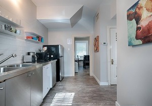 DOWNTOWN AUSTIN SLEEPS 4-WALK TO 6thST- SXSW,ACL,Many Shops,Restaurants,Bars