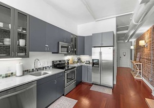 Downtown Loft- Steps away from Plant Riverside!