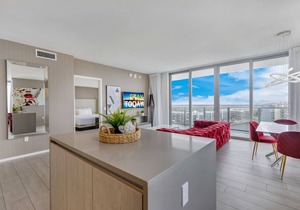 ★★★★★GORGEOUS OCEAN-VIEW 2BD CONDO. MIN TO BEACH
